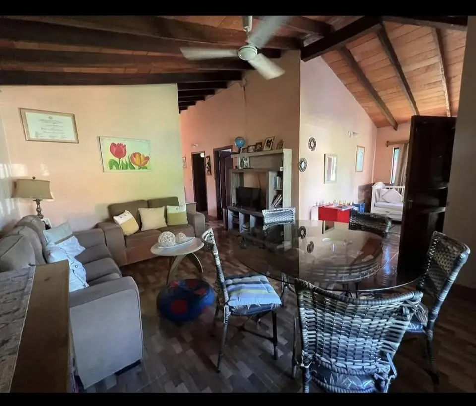 Vendo Casa de 3 dormitorios con piscina en San Lorenzo zona Capilla San Isidro Labrador — foto 2