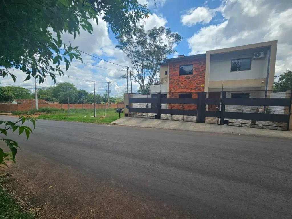 VENDO HERMOSO TERRENO CON EXCELENTE UBICACIÓN EN BARRIO SAN CARLOS DE ÑEMBY — foto 2