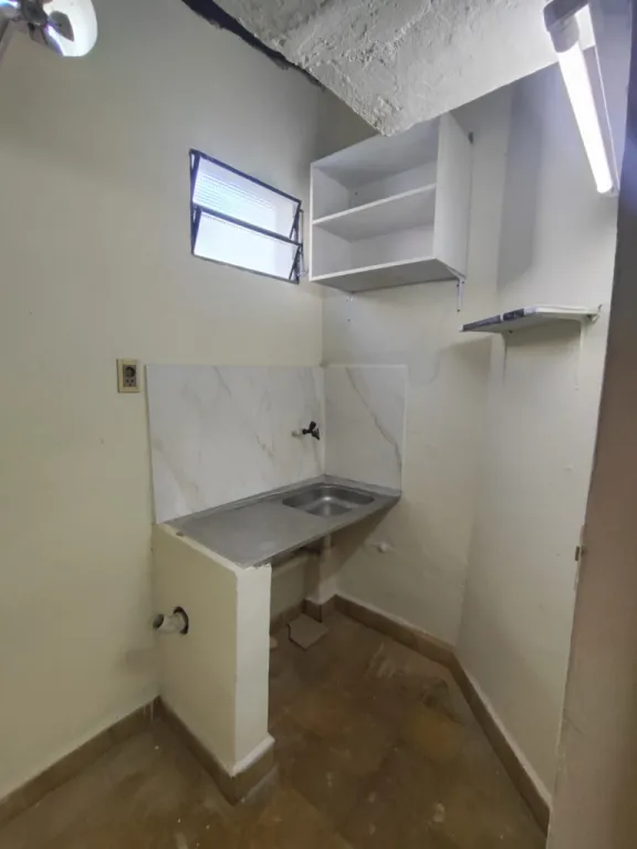ALQUILO UN DORMITORIO CON BAÑO PRIVADO Y A. DE AIRE EN EL MICROCENTO DE ASUNCION — foto 2