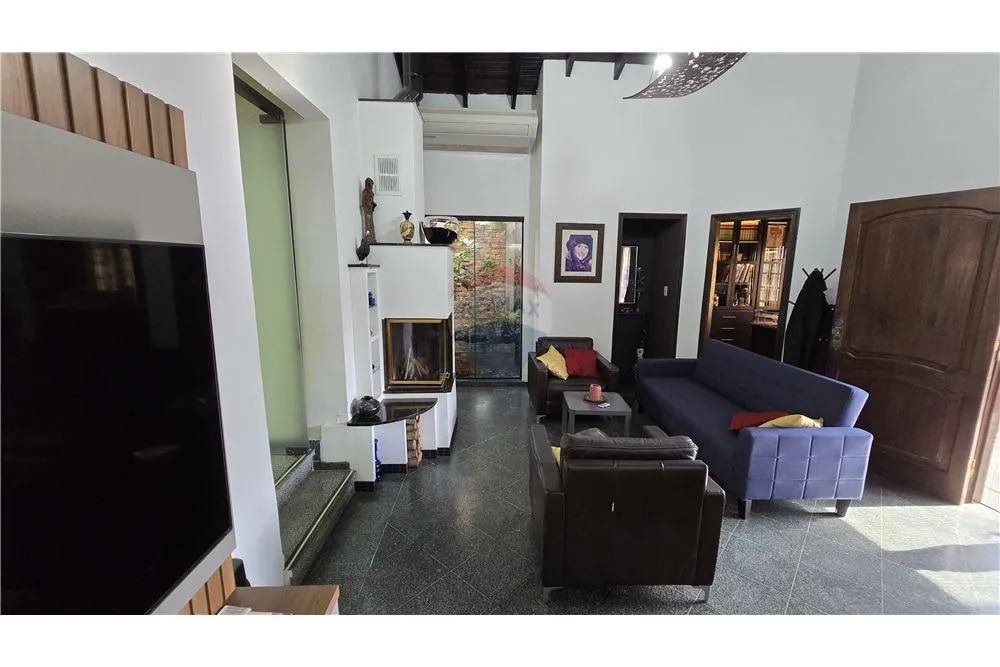 EN VENTA CASA DE UNA PLANTA CON PISCINA — foto 3
