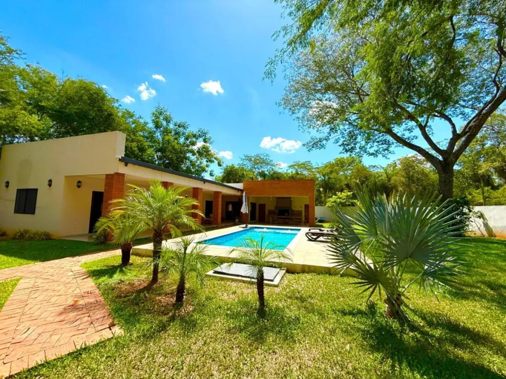 VENDO HERMOSA Y AMPLIA CASA DE VERANO EN SAN BERNARDINO, ZONA LAGO AZUL ANEXO CNSB — foto 2