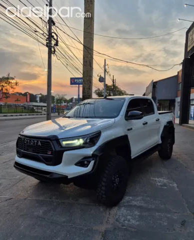 Toyota Hilux 2023 - foto 2