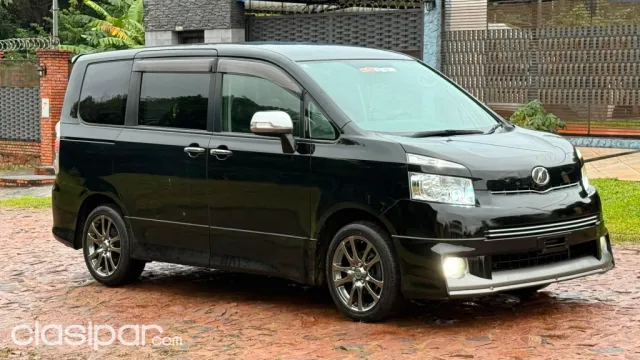 Toyota Voxy 2009 - foto 2