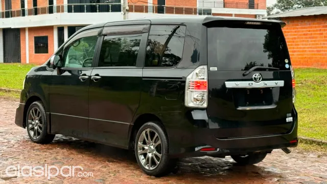 Toyota Voxy 2009 — foto 3