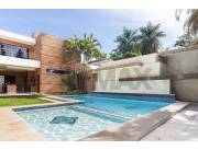 Residencia de Lujo en Barrio Mariscal Estigarribia