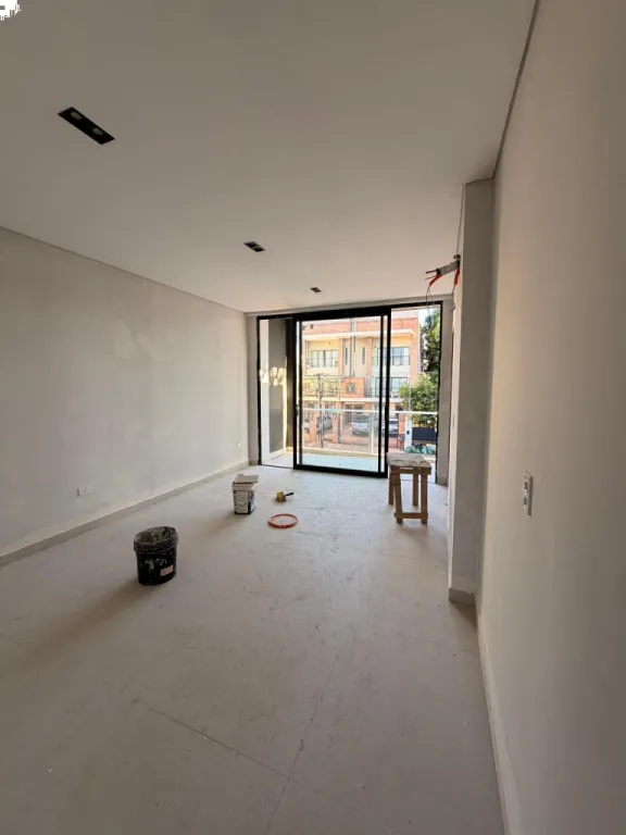DUPLEX EN ALQUILER 3DORM.EN SUITE AMOBLADO COD 6942 📍 Ubicación: Barrio Madame Lynch (Zo — foto 2
