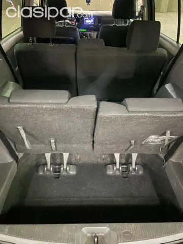Toyota Isis 2010 — foto 4