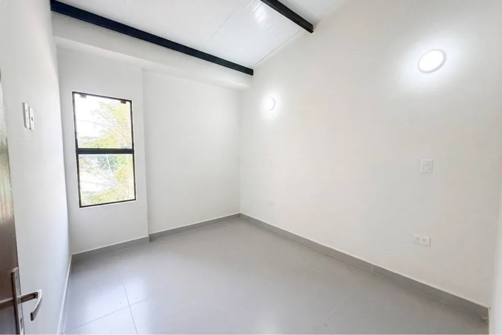 Chalet-Venta-Prof. Sara C. de Acosta, Marin Ka'aguy, Luque, Central — foto 2