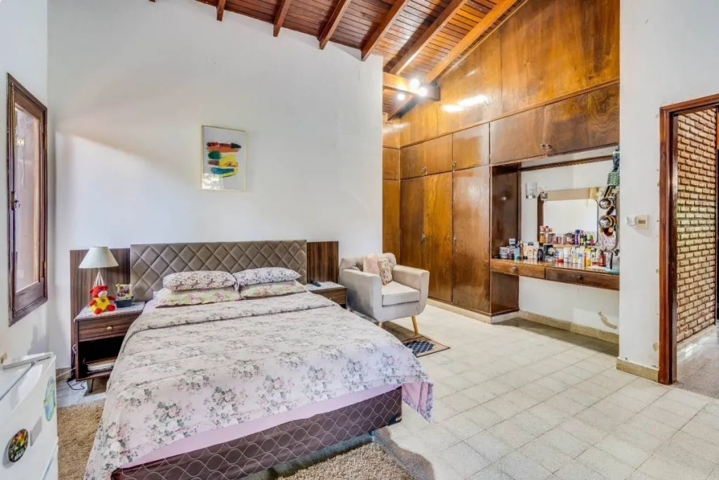 Vendo - Amplia residencia de 3 dormitorios ubicada en cuarto barrio Luque — foto 3