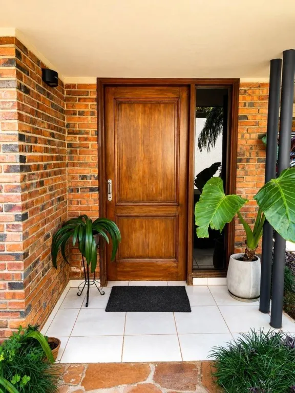Vendo Imponente Residencia en Ycua Satí — foto 2
