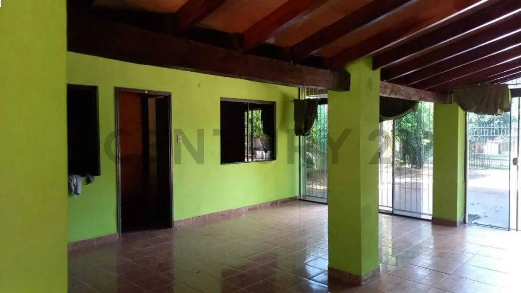 VENDO HERMOSA CASA EN AREGUA - Bo. Ma. Auxiliadora - Pindolo — foto 2