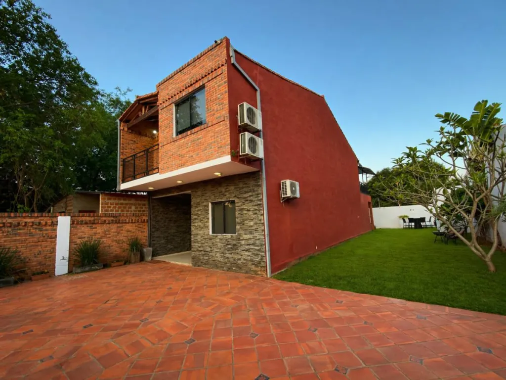 VENDO HERMOSA Y AMPLIA CASA DE 3 DORMITORIOS EN BARRIO LAURELTY - LUQUE, ZONA SUPERSEIS — foto 2