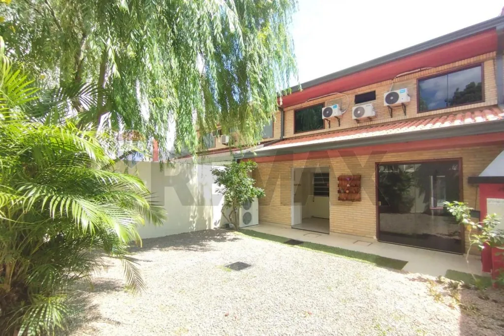 VENDO DUPLEX CON PATIO EN VILLA MORRA — photo 3