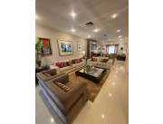 RESIDENCIA EN VENTA EN BARRIO MBURUCUYÁ