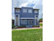 Vendo Terreno 438 metros cuadrados con 2 Dúplex de 2 Plantas en Mariano Roque Alonso