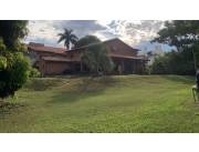 MBURUCUYÁ, PROX. SMA. TRINIDAD: ELEGANTE RESIDENCIA EN VENTA, 4 SUITES, ELEGANTES AMBIENTE
