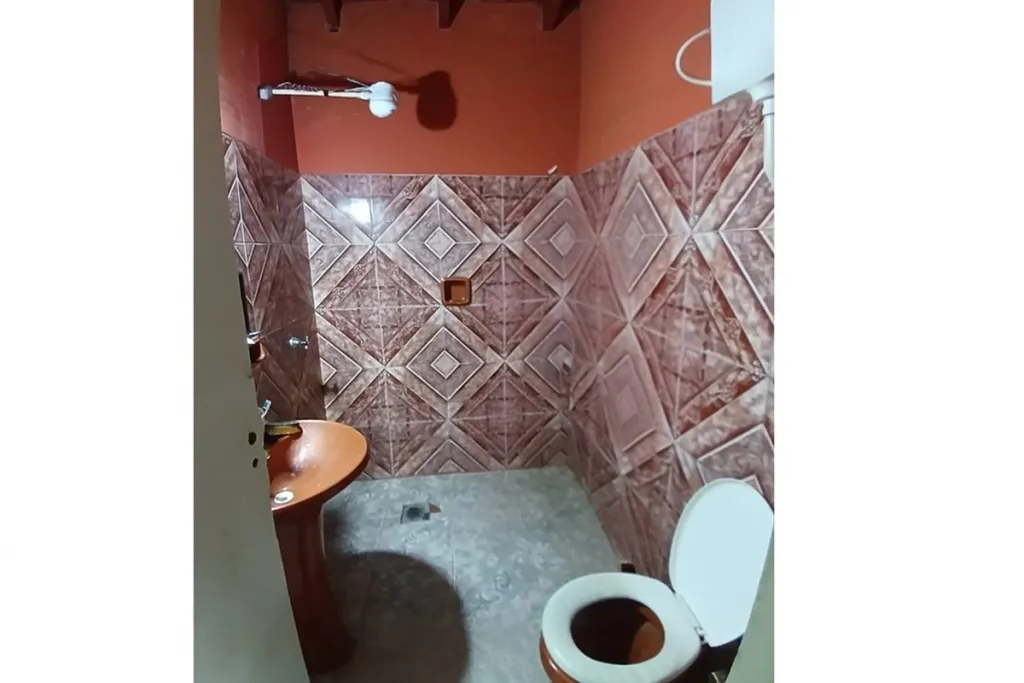Casa en Venta en la Ciudad de Ñemby barrio Mbokajaty. Con acceso rapido a transporte publ — foto 3