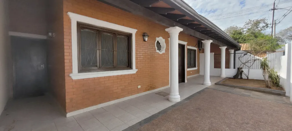 Casa en alquiler en Ykua Sati, Asunción — foto 2