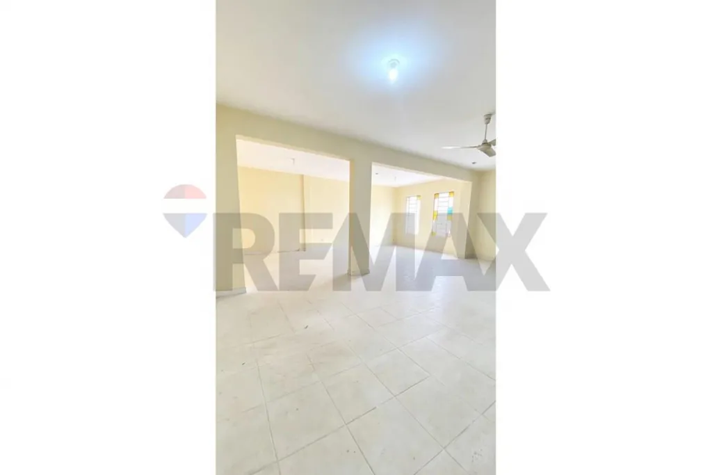 Salón comercial en alquiler sobre Av. Colón — Foto 2