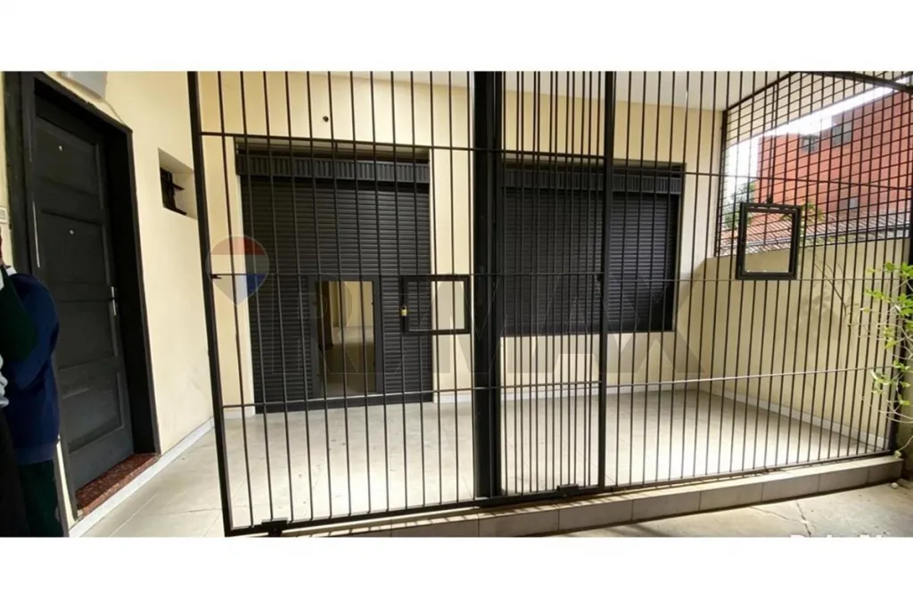 Salón comercial en alquiler sobre Av. Colón — Foto 3