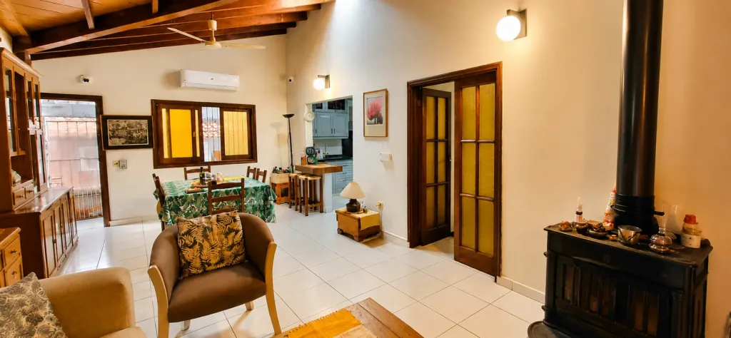 VENDO AMPLIA CASA C PISCINA EN LAMBARÉ!! — foto 2
