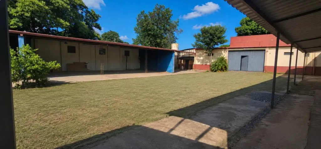 VENDO – COMPLEJO COMERCIAL SOBRE ACCESO SUR — photo 2
