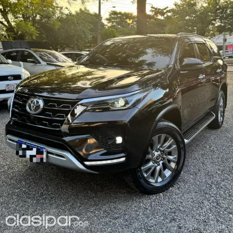 Toyota Fortuner 2023 — foto 2