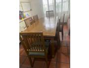 Mesa con Sillas de Madera
