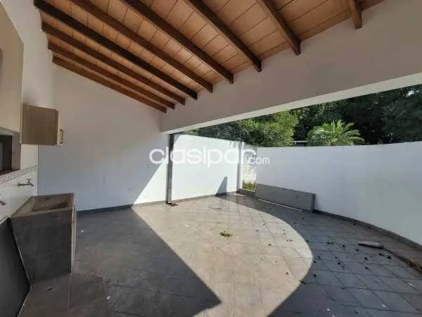 CASA EN VENTA CON RENTA ACTIVA EN LAMBARÉ — foto 3