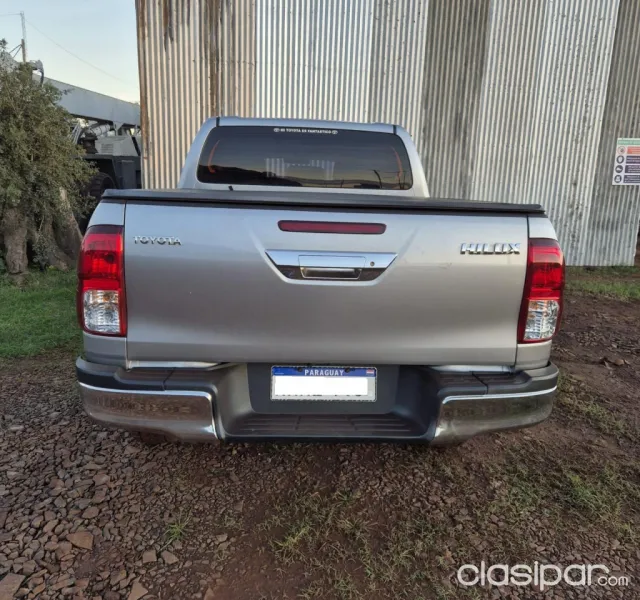 Toyota Hilux 2023 — foto 8