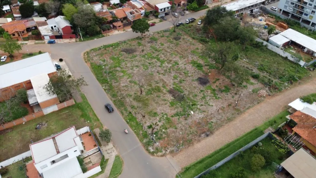 VENTA DE IMPORTANTE TERRENO EN LAURELTY, LUQUE — foto 2