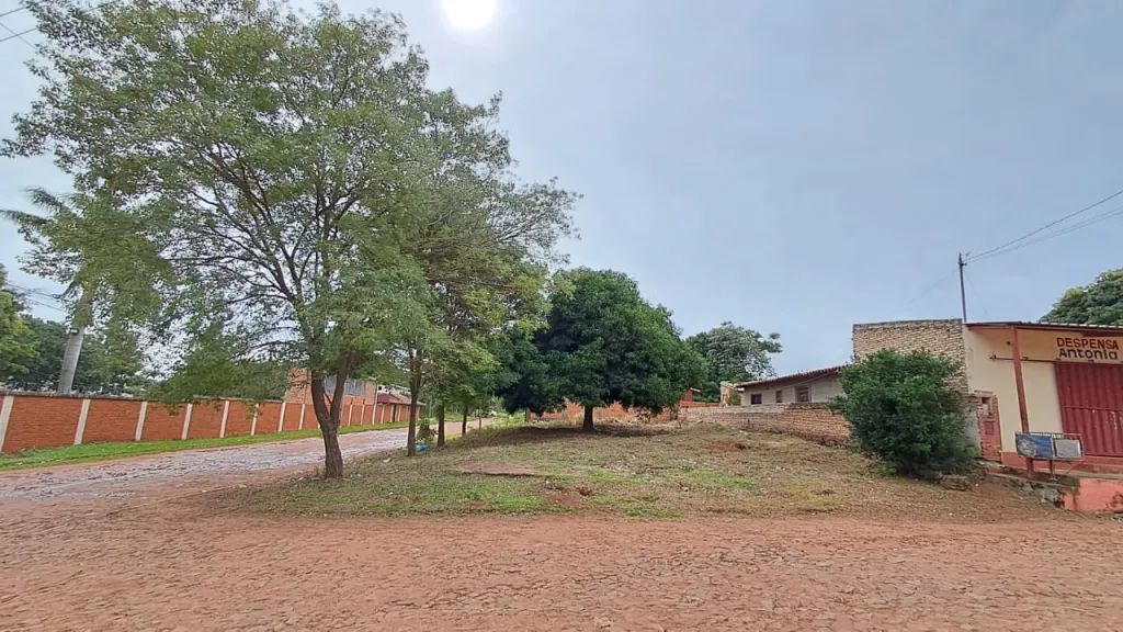 Vendo terreno en esquina en Ñemby Barrio San Carlos. — foto 2