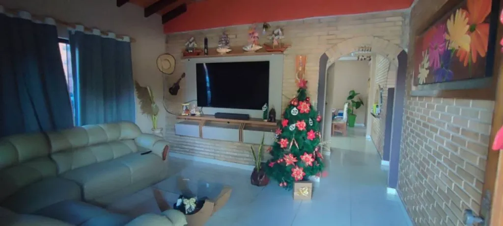 VENDO CASA DE 4 DORMITORIOS CON EXCELENTE UBICACIÓN EN BARRIO SAN ISIDRO DE SAN LORENZO — foto 3