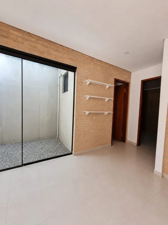 Alquilo Casa de 2 dormitorios en Terra 2 Ñemby Chalet en alquiler ubicada en Condominio — photo 3