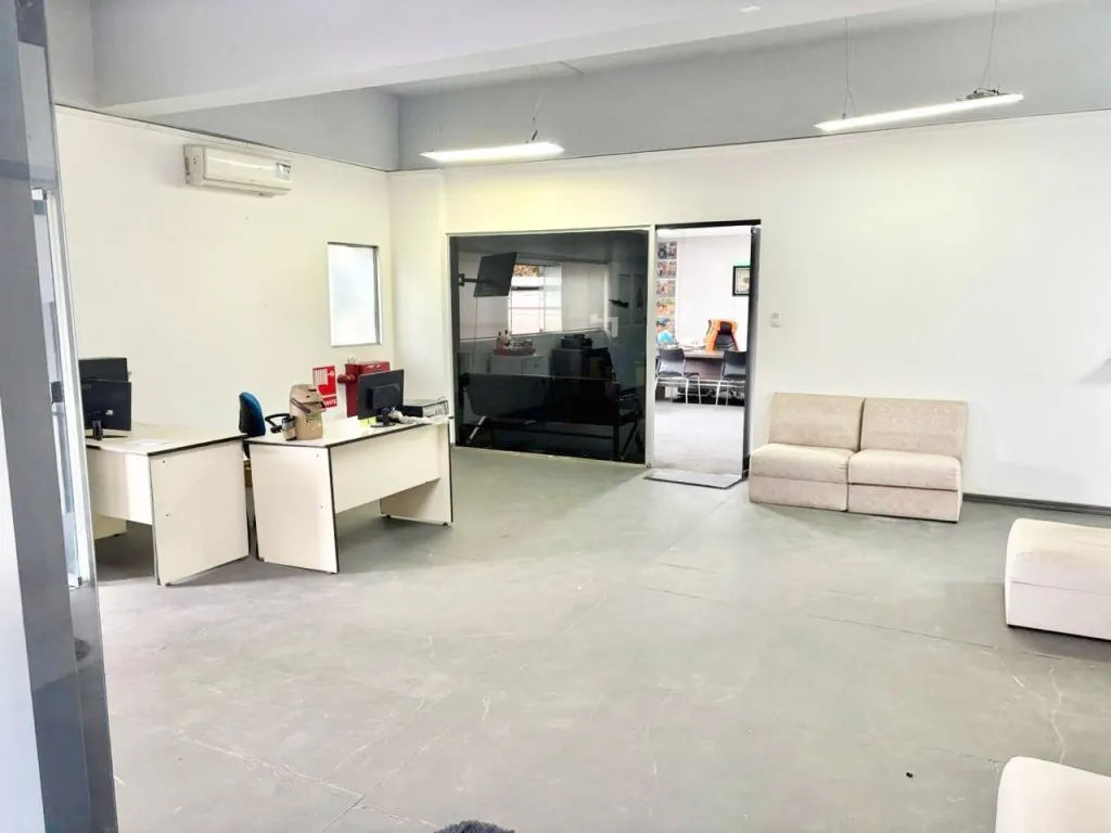 En Alquiler Amplia Oficina Corporativa en Complejo Logistico en Barrio Trinidad A514 — foto 3