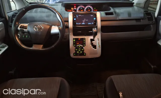 Toyota Voxy 2010 — foto 3