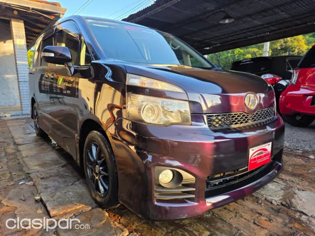 Toyota Noah 2010 - foto 2