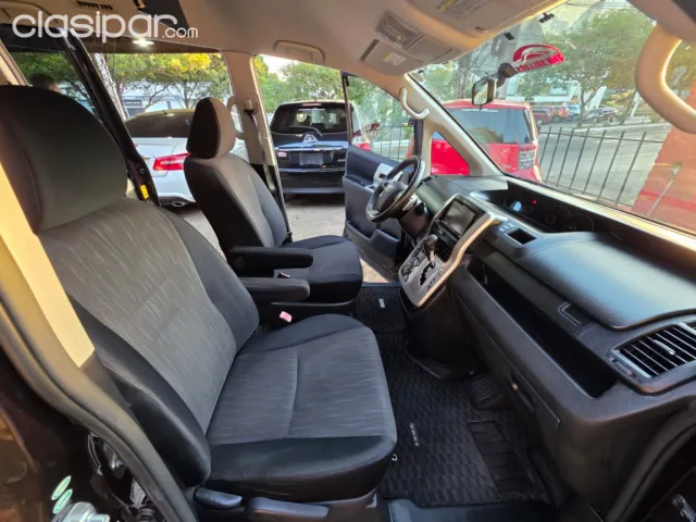 Toyota Noah 2010 — foto 4