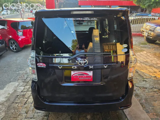 Toyota Noah 2010 — foto 7