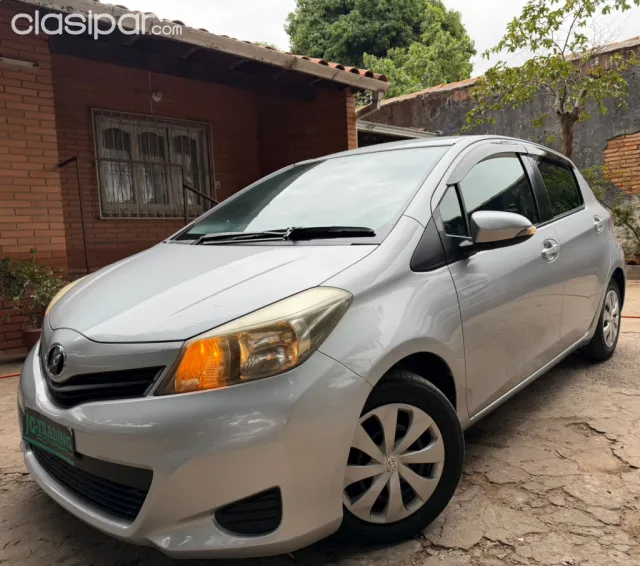 Toyota Vitz 2012 — foto 2