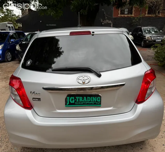 Toyota Vitz 2012 — foto 4