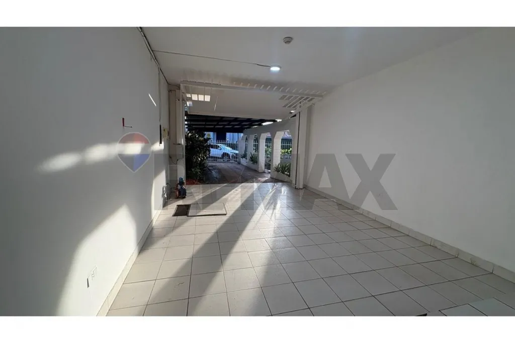 EN VENTA Casa en el Corazón de Ycua Satí — foto 3