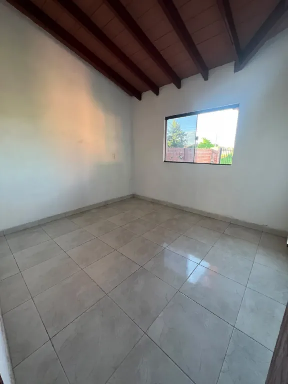 Vendo Casa de 2 dormitorios A ESTRENAR en Colonia Thopson de la ciudad de Ypane — foto 2