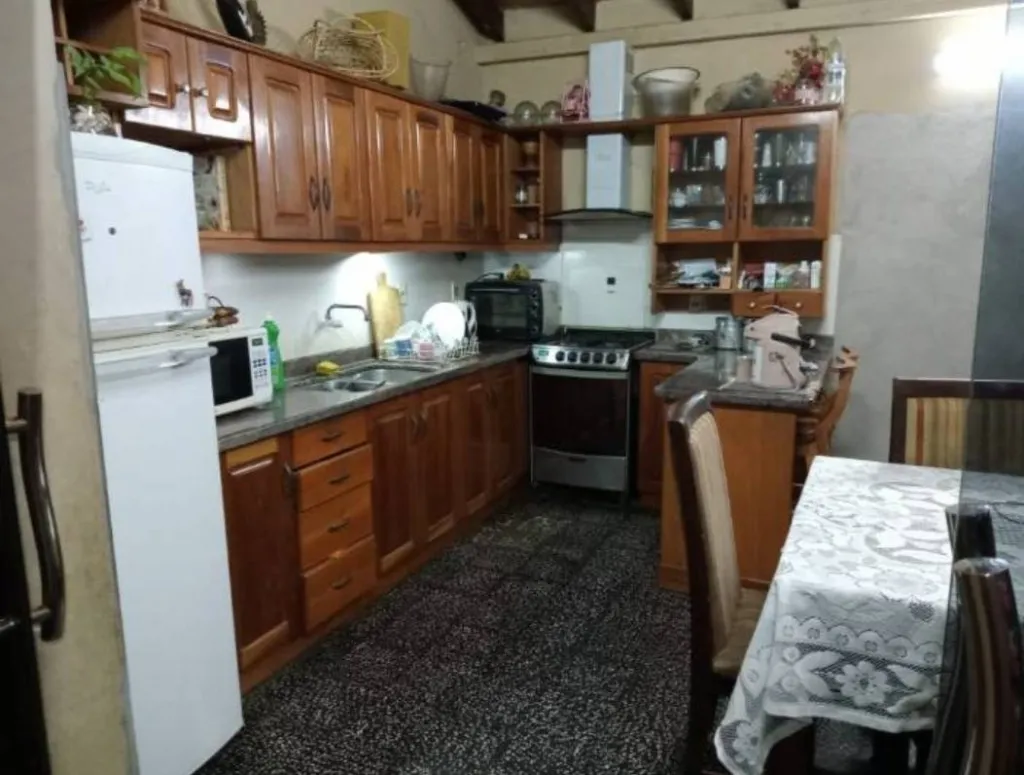 VENDO AMPLIA CASA 3 DORMITORIOS EN BARRIO AMÉRICA LUQUE — foto 2