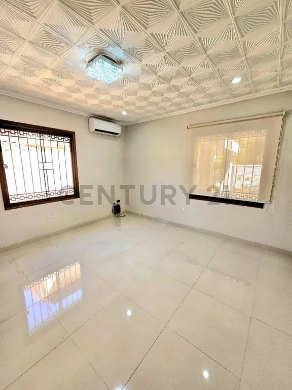 US$ 380.000 EN VENTA CASA DE 3 HABITACIONES EN EL BARRIO YCUA SATI Totalmente remodelada, — foto 3