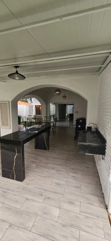 Bº LOS LAURELES: ELEGANTE RESIDENCIA, 3 DORMIT, ESCRITORIO, AMPLIA RECEPCIÓN, QUINCHO, JAR — foto 3