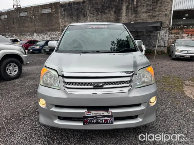 Toyota Noah 2006 - foto 2