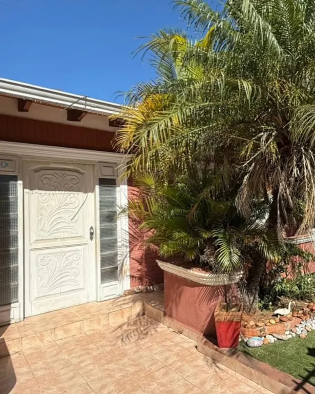 🏡 VENDO HERMOSA Y AMPLIA CASA | VALLE APU’A | LAMBARÉ 📍 Ubicada en el tranquilo y reside — foto 2