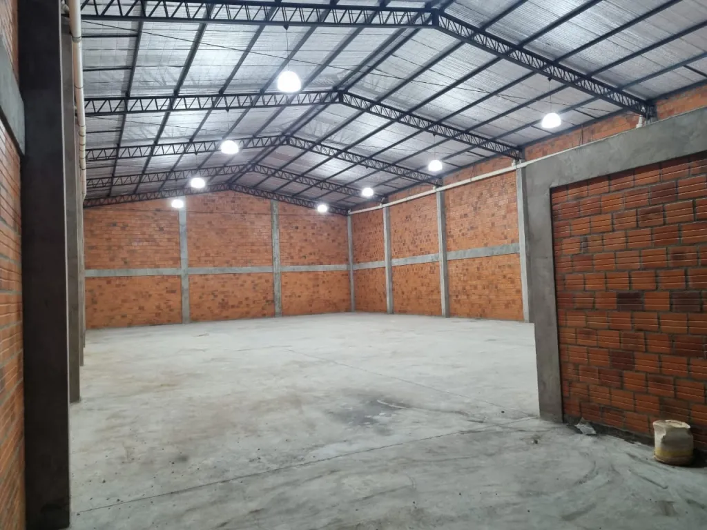 ALQUILO TINGLADO CON SALON TIPO SHOW ROOM A ESTRENAR EN LIMPIO‼️ COD 1055 — Foto 3