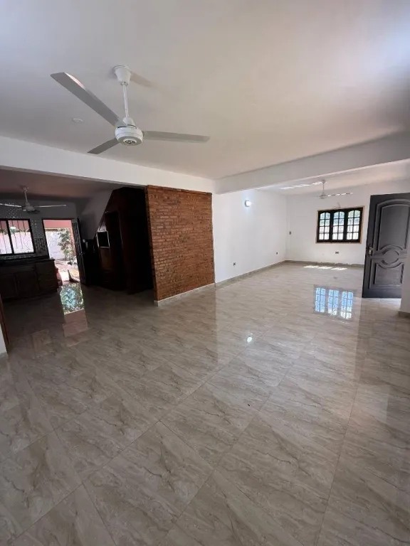 Vendo Casa Dúplex 422m² 4 Dorm (1 suite) en Loma Pytá Asunción - Barrio Golondrinas — foto 2